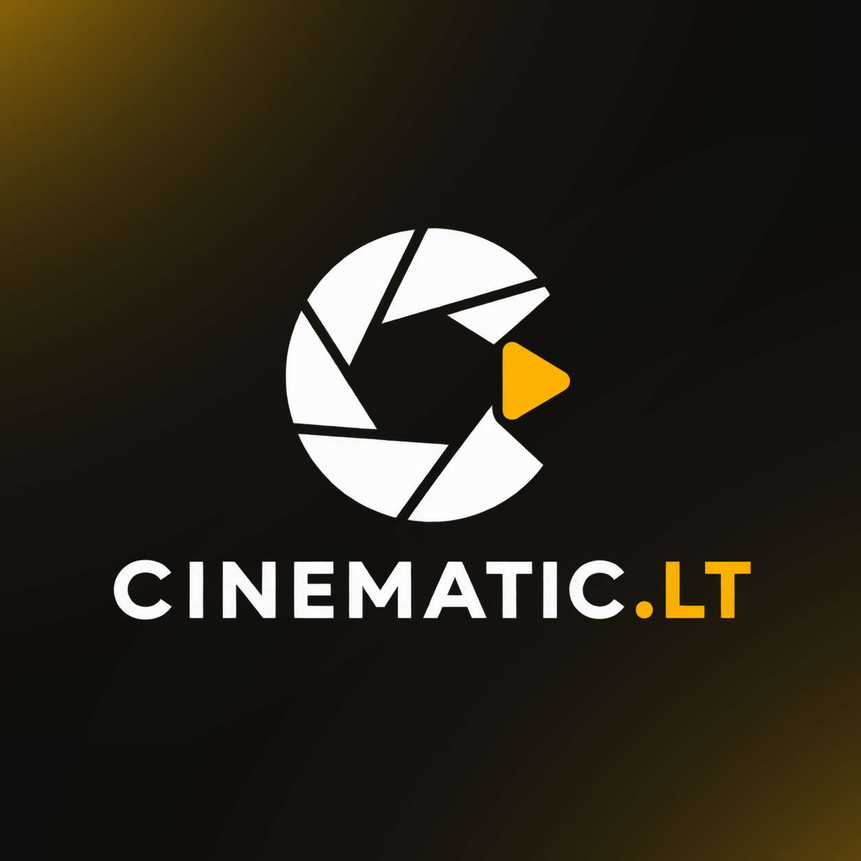 CINEMATIC.LT logotipas ant tamsaus, auksiniu švytėjimu apšviesto fono